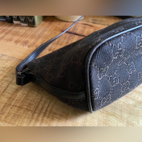 GUCCI Monogram GG Canvas Boat Baguette Pouchette - Picture 8 of 10